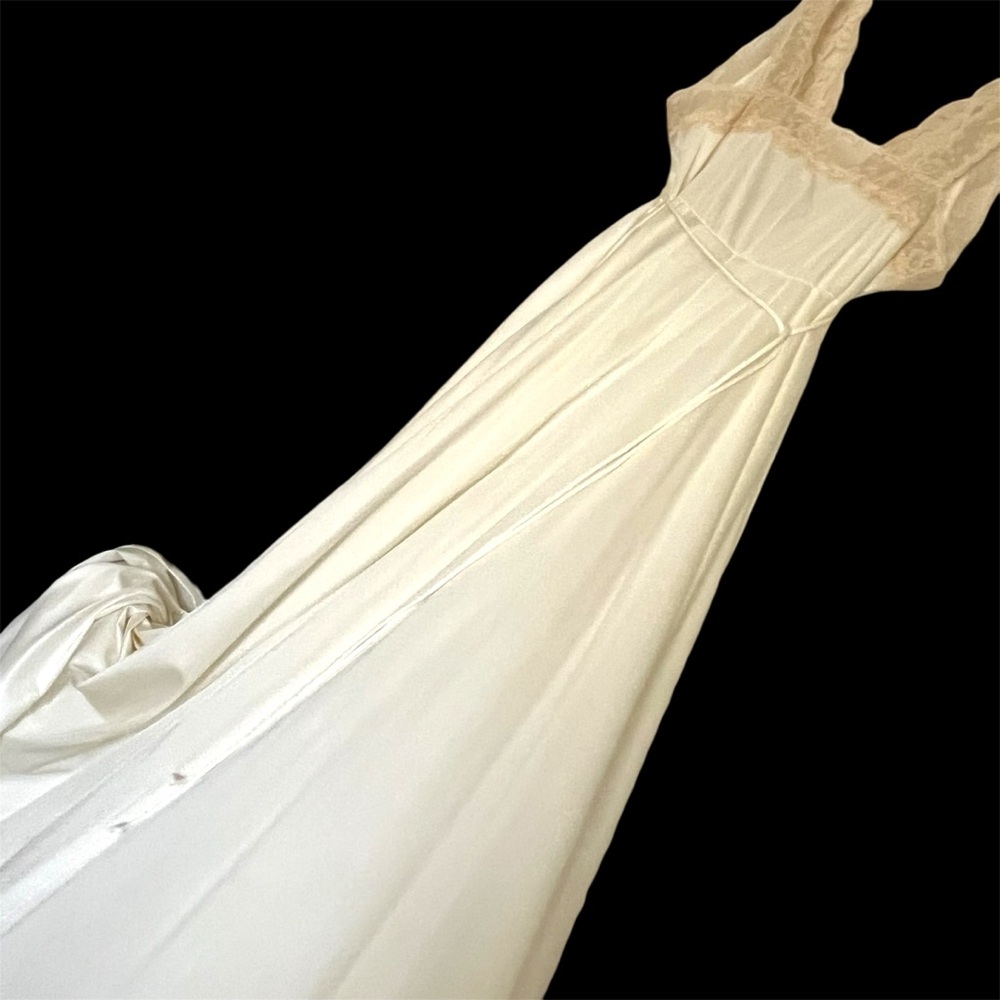 Ethereal Buttery Ivory with Lace Trim 70s Vintage Slip-Dress Gown Kayser Perfect - Picture 8 of 16